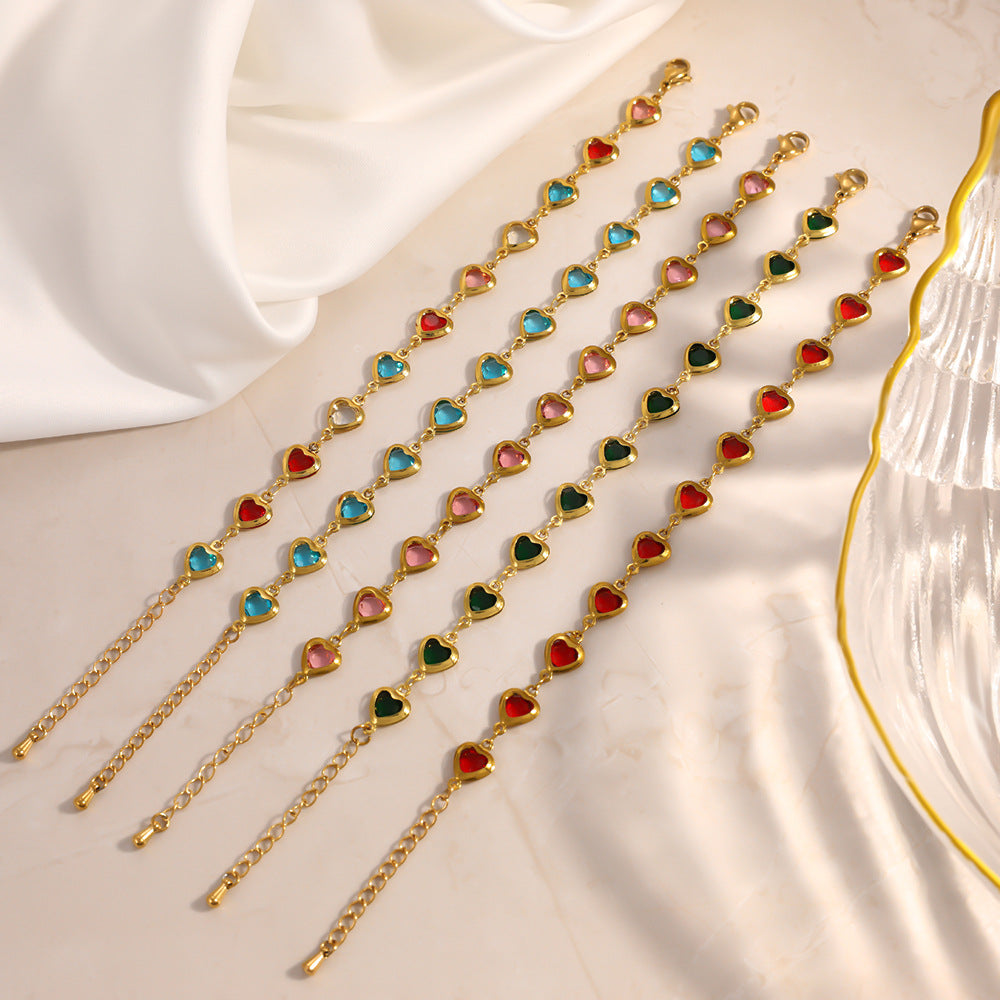 Elegante bracciale da donna in acciaio inossidabile placcato oro 18 carati a forma di cuore con intarsio di cristalli colorati