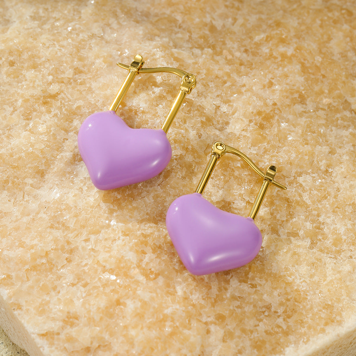 Orecchini a perno da donna in acciaio inossidabile placcato oro 18 carati e smalto a forma di cuore in stile vintage