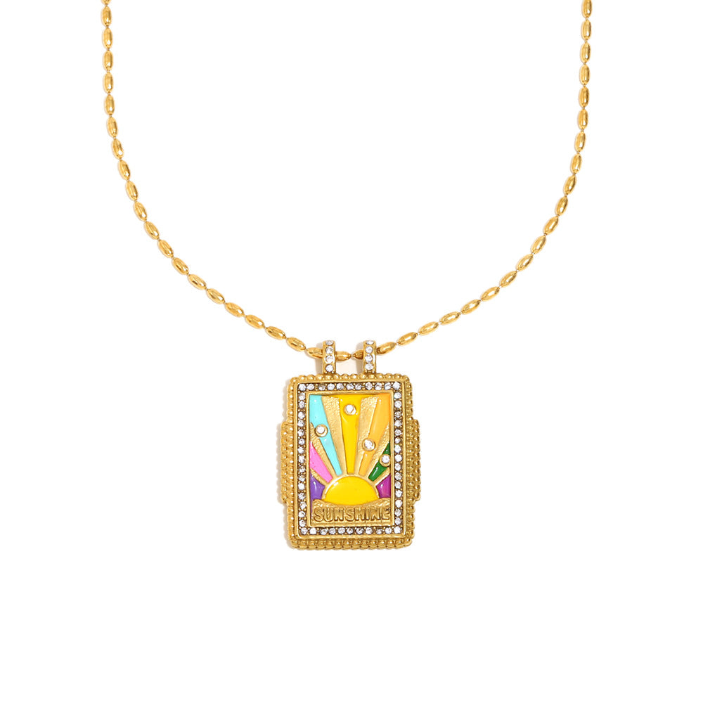 Collar de mujer con colgante cuadrado geométrico de estilo vintage en acero inoxidable con baño de oro de 18 quilates y acabado esmaltado