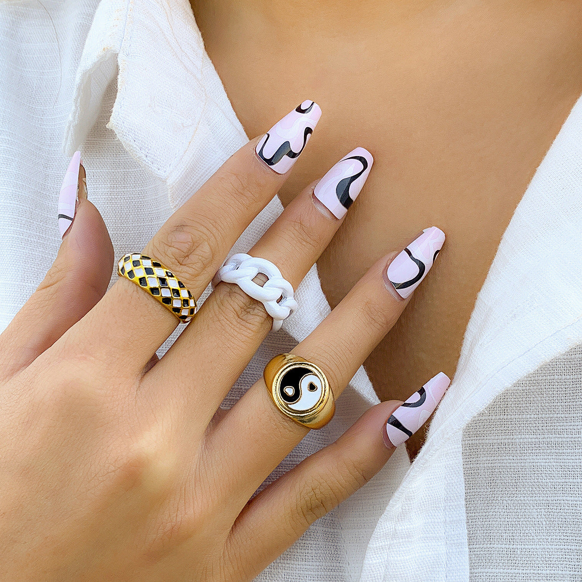 Minimalist Geometric Alloy Ring with Enamel Tai Chi Pattern for Women