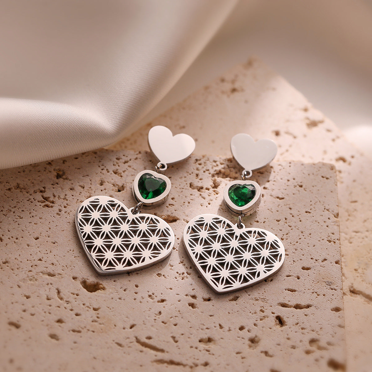 Minimalist Hollow Heart-Shaped Titanium Steel Earrings with 18K Gold Plating for Women Vintage Elegant Fashion Jewelry