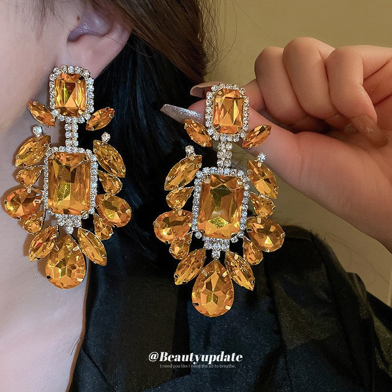 Orecchini a perno di lusso con lega geometrica irregolare e intarsio di strass, placcati argento, alla moda e versatili da donna