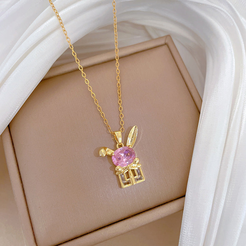 Collana con ciondolo coniglio a fiocco in stile cartone animato per donna con intarsio in strass su catena in acciaio al titanio