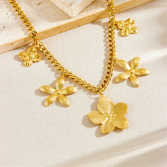 Elegant Gold-Plated Stainless Steel Five-Petal Flower Pendant Necklace with Chunky Clavicle Chain for Women