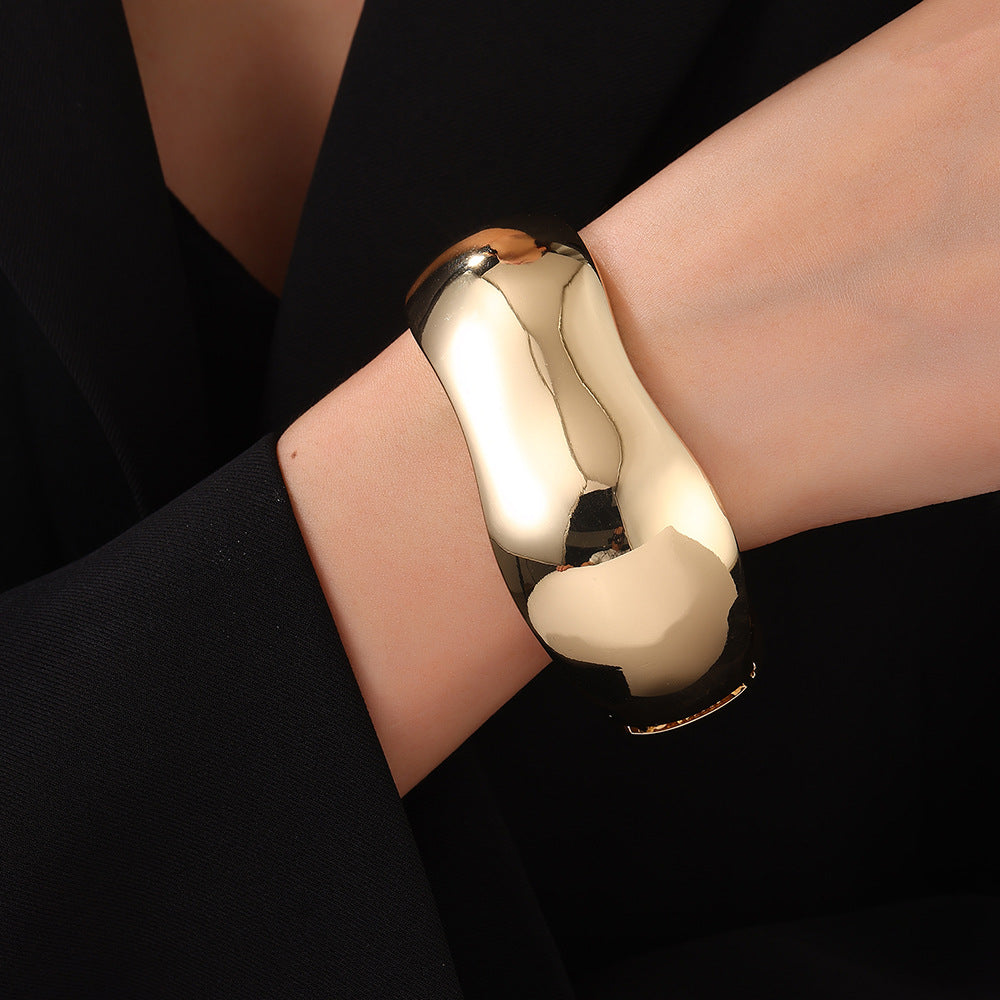 Minimalist Geometric Gold-Plated Alloy Bracelet for Women and Men with Spring Opening Design