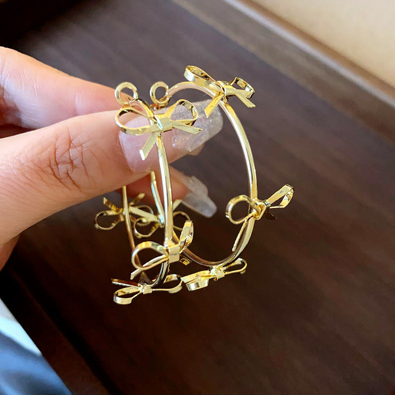 Orecchini a cerchio geometrici rotondi minimalisti da donna con base in rame placcato oro e perni in argento sterling 925, gioielli eleganti di lusso adatti all'ufficio