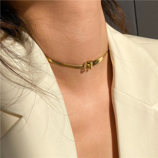 Collar gargantilla de cadena de serpiente de acero de titanio geométrico, minimalista, dulce y fresco para mujer