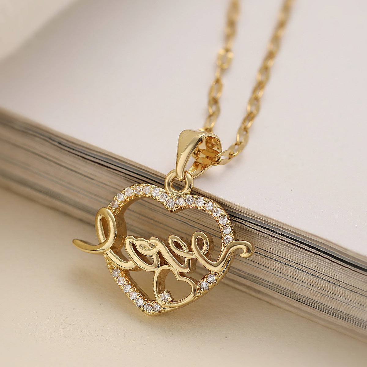 Collana con Ciondolo a Cuore Minimalista in Rame con Intarsio di Zirconi per Donna