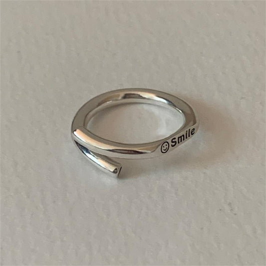 Anello minimalista da donna in argento sterling 925 con cuore geometrico a forma di sorriso