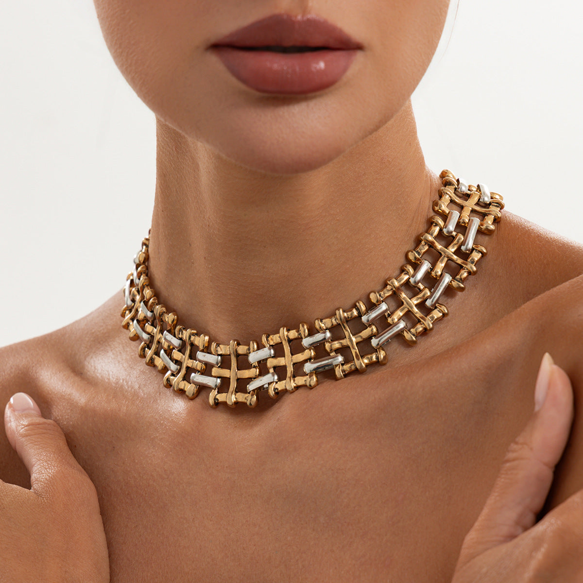 Minimalist Luxury Geometric Hollow Zinc Alloy Plated Necklace