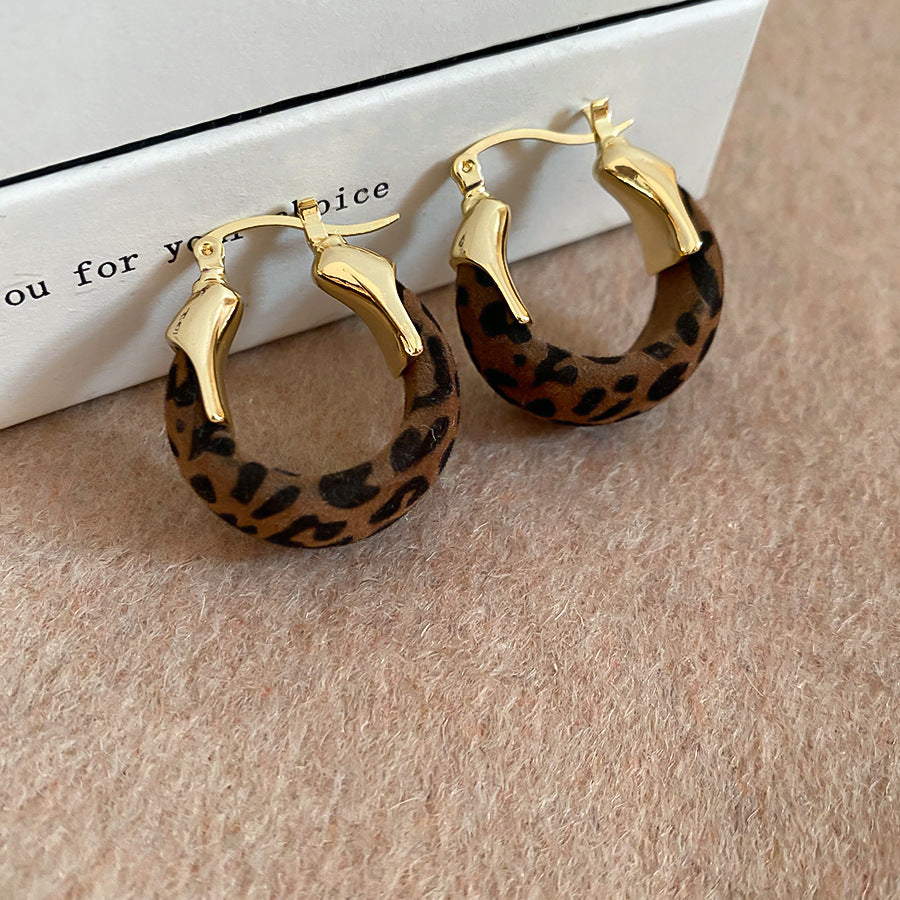 Vintage Flocked U-Shaped Geometric Earrings for Women with Plated Finish Minimalist Everyday Office Wear Luxury Ear Jewelry
