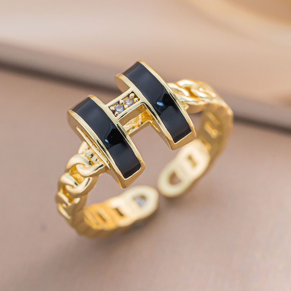 Anello minimalist in acciaio titanio traforato con design geometrico da donna