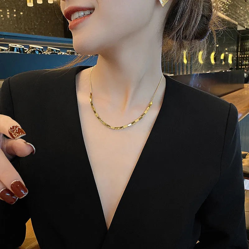 Collana da donna a catena serpente placcata in acciaio al titanio geometrica minimalista