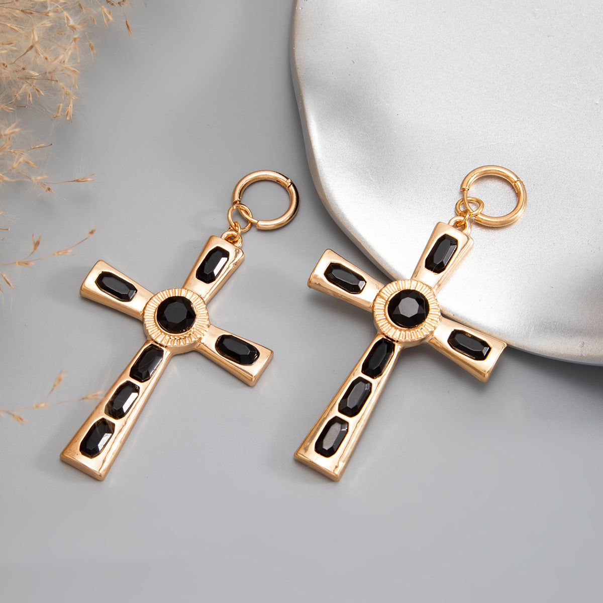 Gothic Punk Micro-Inlaid Cross Pendant Zinc Alloy Acrylic Bead Necklace for Women