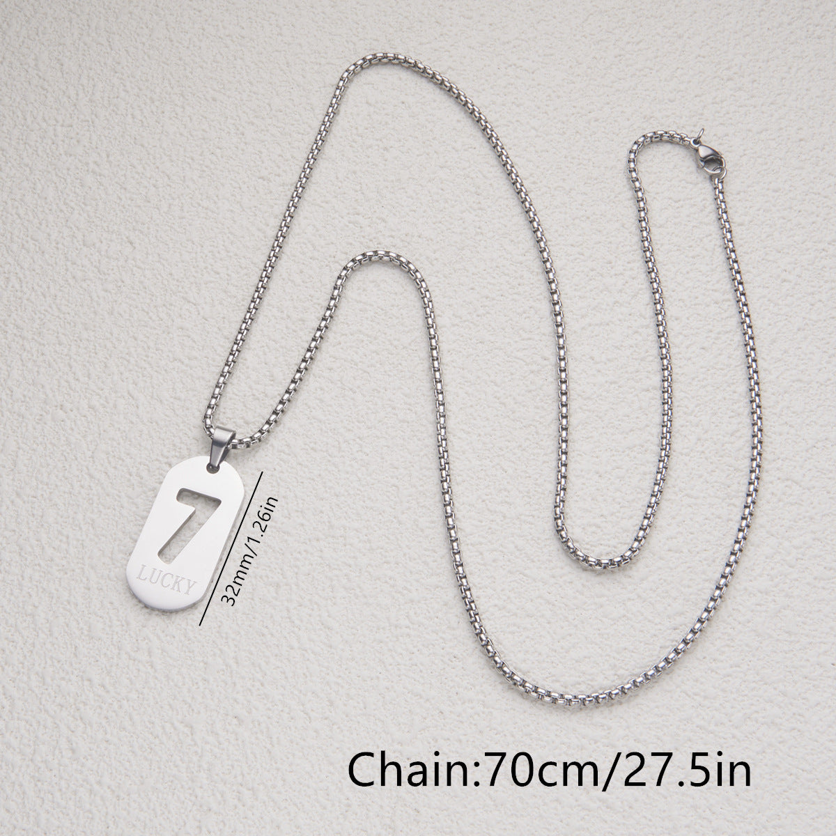 Collar con colgante minimalista del número de la suerte 7 en acero de titanio con acabado pulido para mujer y hombre