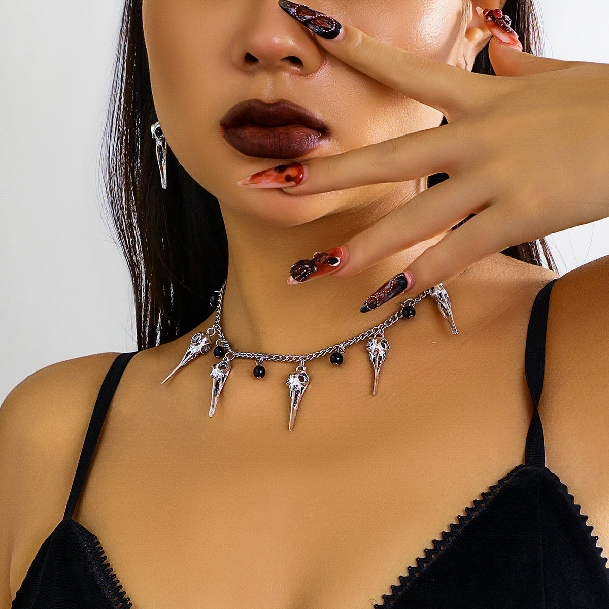 Collana da donna stile Punk Gothic Halloween con pendente a forma di teschio, catena in lega dalla forma geometrica e finitura galvanizzata