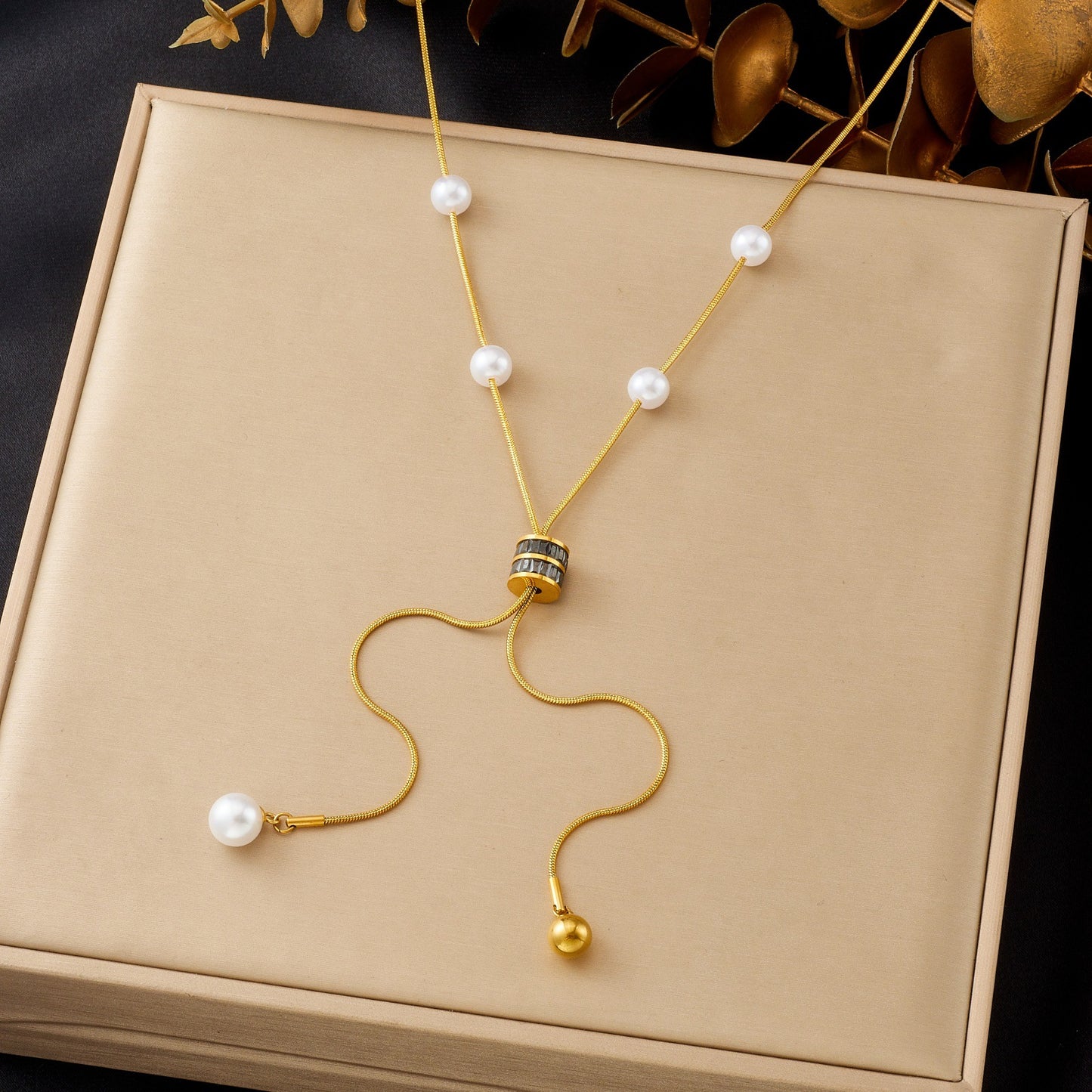 Gold Plated Stainless Steel Round Rhinestone and Imitation Pearl Pendant Snake Chain Necklace for Women
