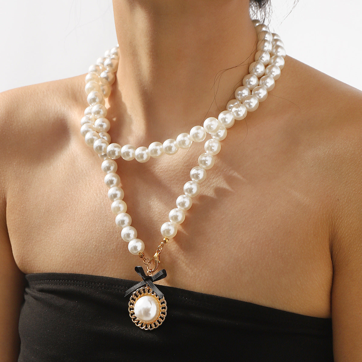 Collana minimalist in perle geometriche con pendente in lega e finitura placcata per donne e uomini