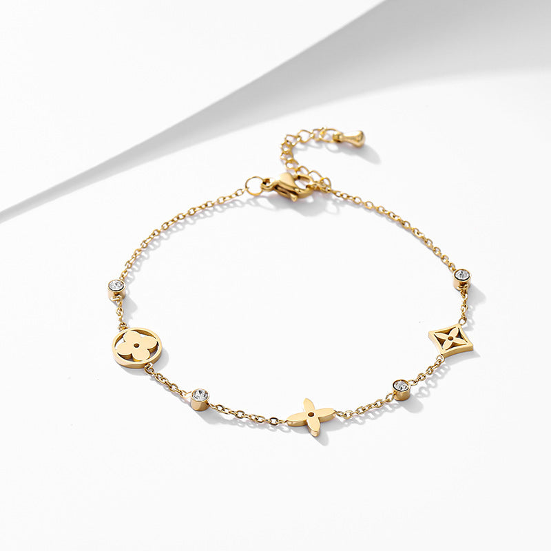 Pulsera Minimalista de Trébol de Cuatro Hojas para Mujer de Acero Inoxidable Chapado en Oro Rosa de 18K con Diseño de Letras y Números