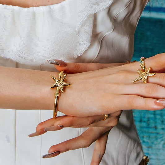 Elegante Pulsera de Acero Inoxidable con Forma de Estrella de Mar y Acabado Chapado para un Estilo Inspirado en el Océano
