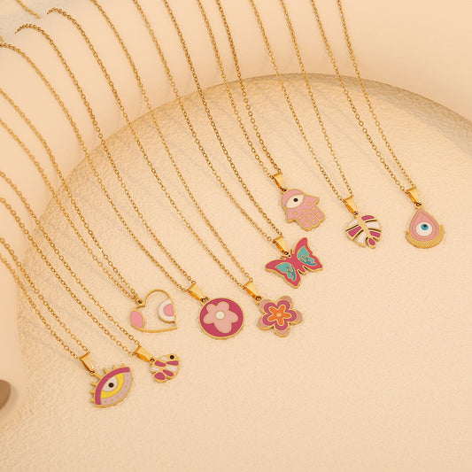 Elegante collar rosa floral en forma de corazón con colgante de mariposa de acero inoxidable para mujer