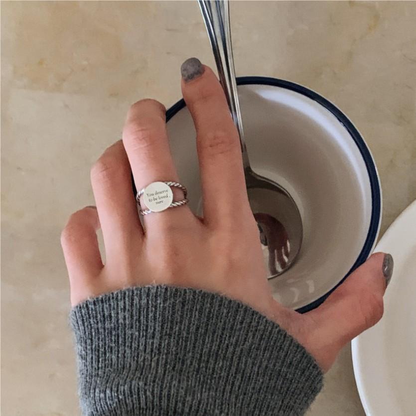 Anillo de plata de ley 925 minimalista vintage en forma de corazón con detalle de rayas geométricas para mujer