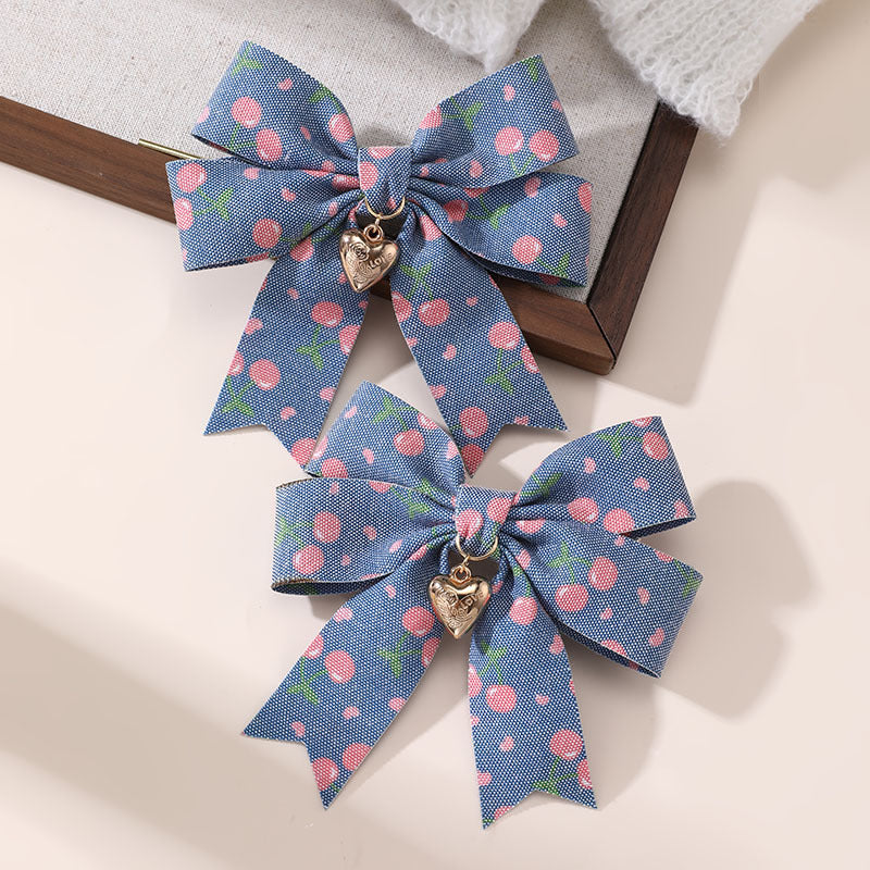 Fermaglio per Capelli a Doppio Strato Fatto a Mano Stile Naturale per Bambine con Stampa Ciliegie Blu e Ciondolo a Cuore in Resina Plastica