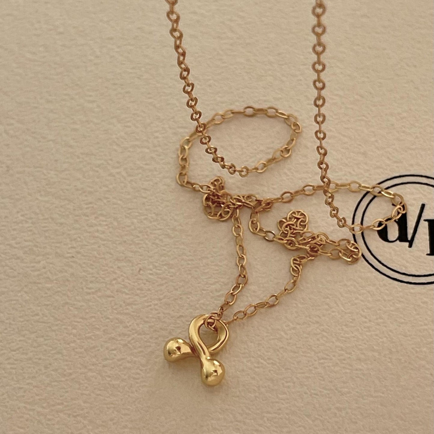 Collar de Plata de Ley 925 con Acabado Chapado, de Estilo Minimalista Geométrico y Forma de Caramelo