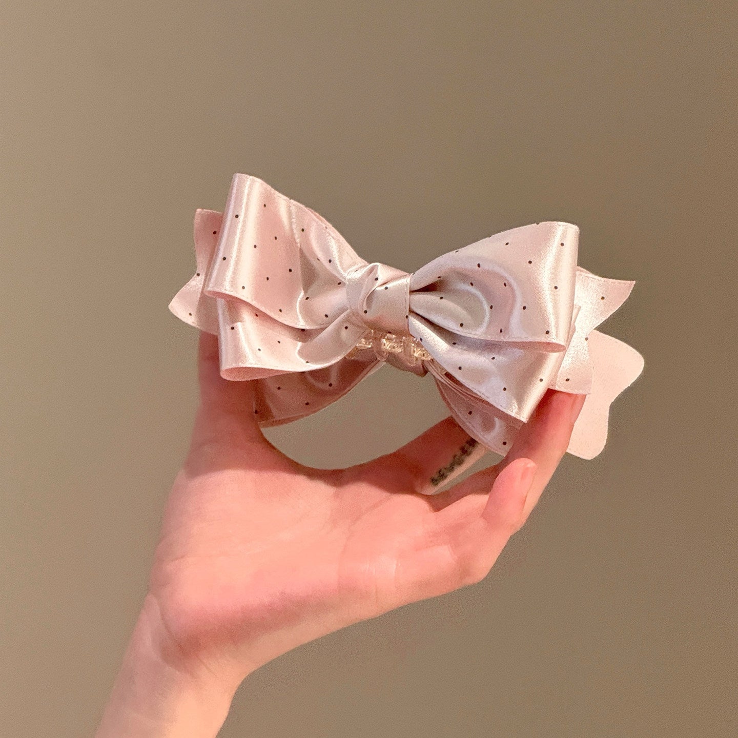 Elegante Fermaglio per Capelli a Fiocco in Acrilico e Tessuto Intrecciato per Donna con Dettagli Artigianali