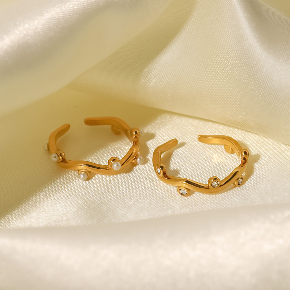 Anello da donna in acciaio al titanio placcato oro 18 carati con intarsio di perle bianche, stile vintage francese, con forma geometrica irregolare