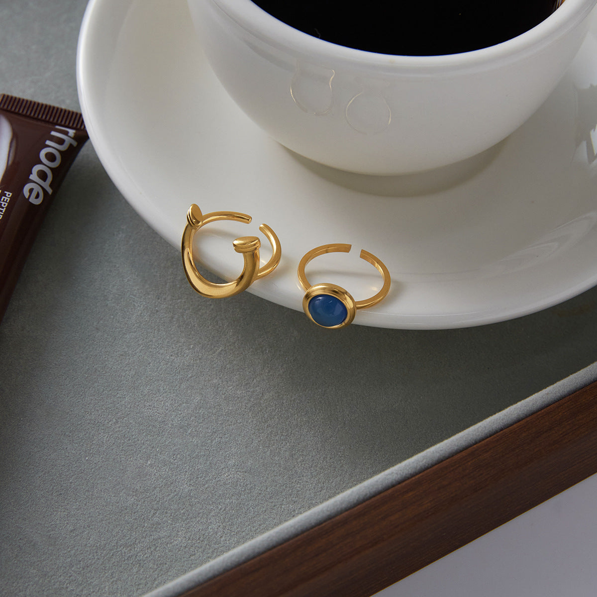 Anillo de resina con diseño de pezuña de caballo geométrica en acero de titanio con acabado chapado, joyería de mano de lujo para mujer