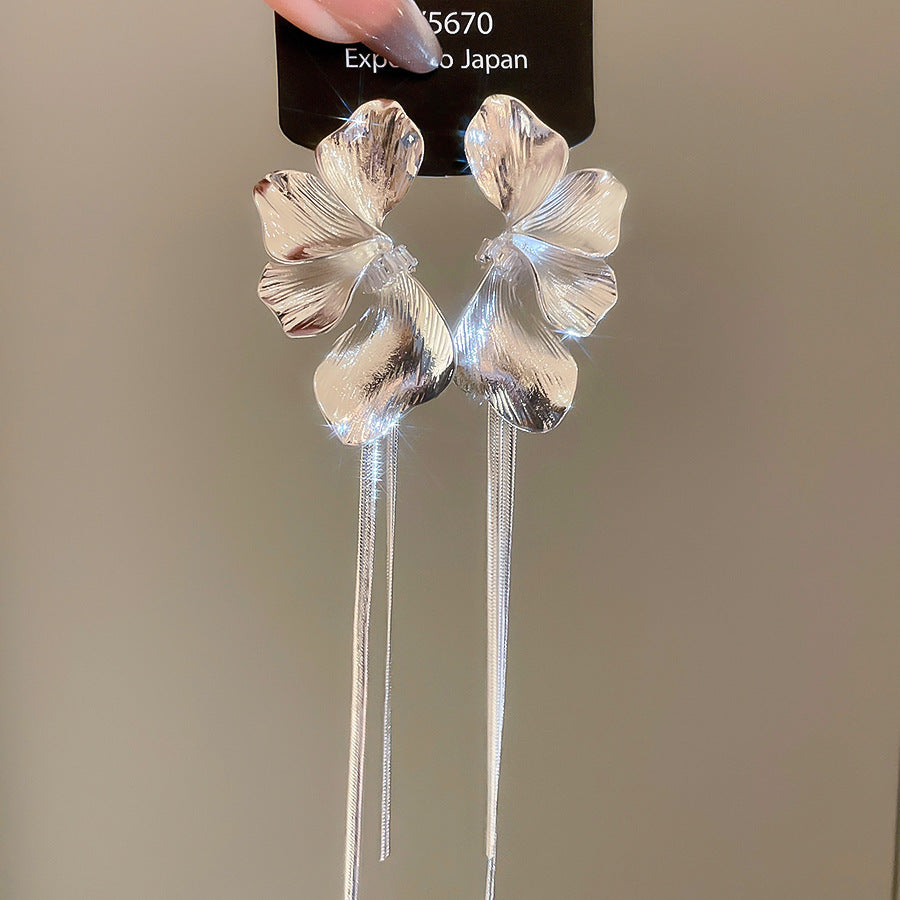 Orecchini Retrò Floreali con Petali in Metallo Placcato Oro e Perni in Argento Sterling 925 per Donna, Leggeri per un Lusso Quotidiano
