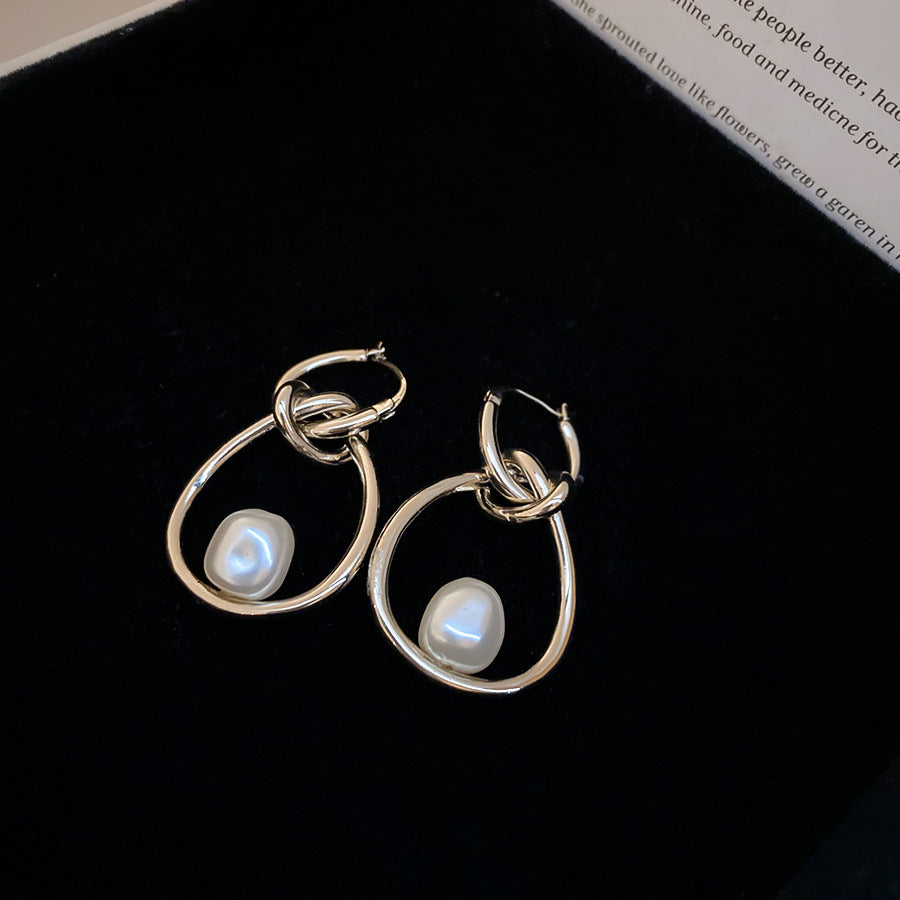 Orecchini a perno con perla irregolare minimalista e design geometrico, perni in acciaio galvanizzato, gioielli da donna stile lussuoso
