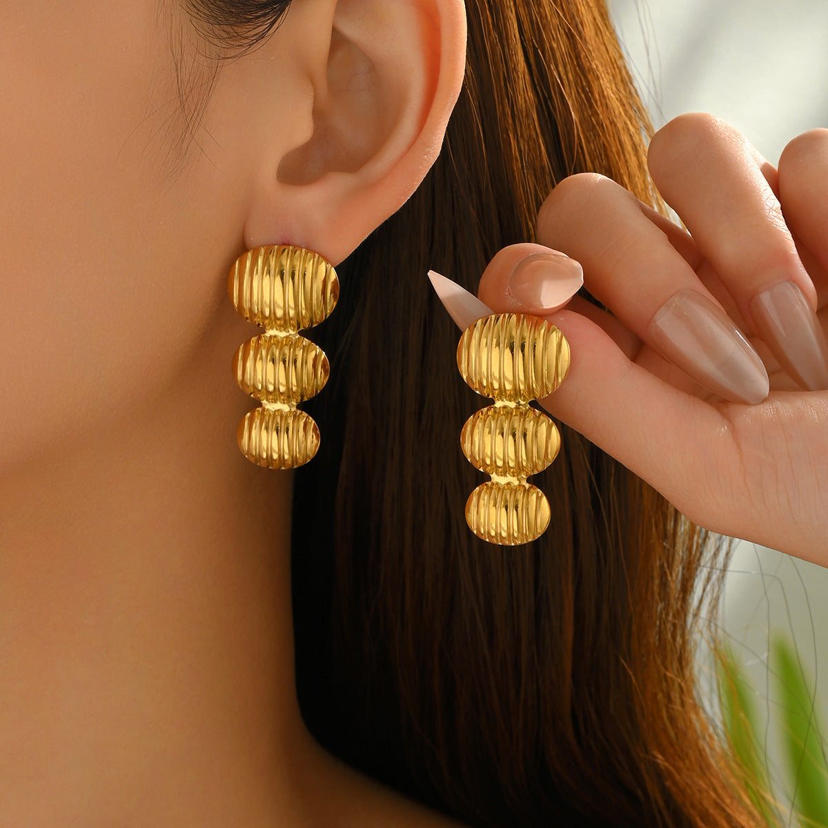 Pendientes Minimalistas Geométricos Redondos de Aleación de Zinc para Mujer con Acabado Chapado