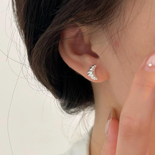 Dulces Pendientes Minimalistas con Forma de Cuerno de Plata de Ley 925 con Baño de Metal
