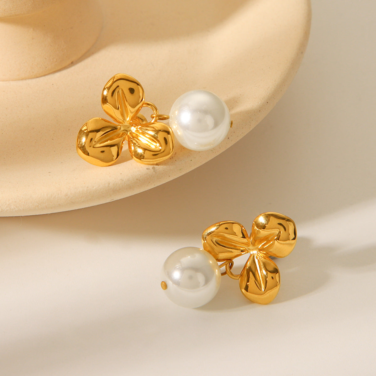 Vintage French Style 18K Gold Plated Stainless Steel Floral Geometric Pearl Stud Earrings for Women