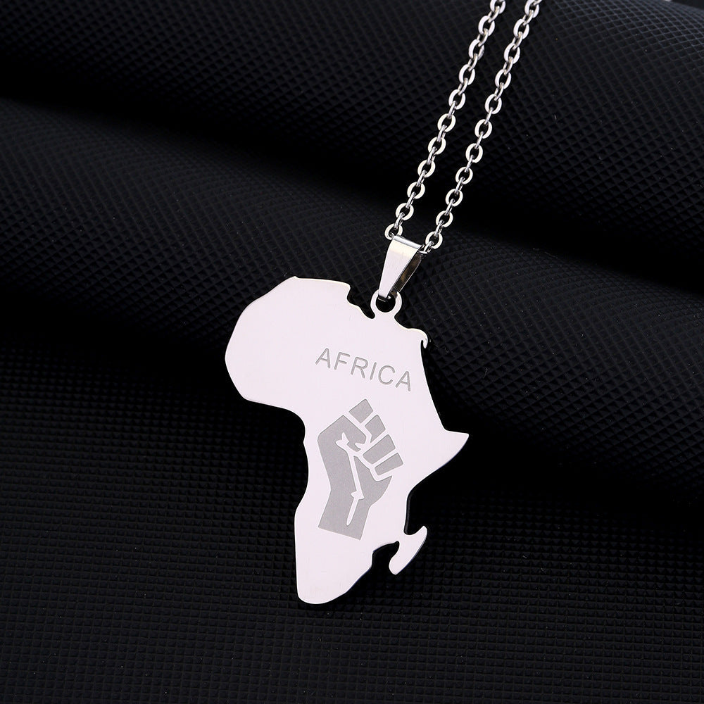 Collana con Pendente Etnico Geometrico in Acciaio al Titanio con Finitura Placcata e Catena Cubana