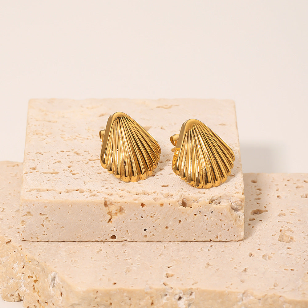 Orecchini a conchiglia geometrici minimalisti in acciaio al titanio con placcatura in oro 18 carati da donna