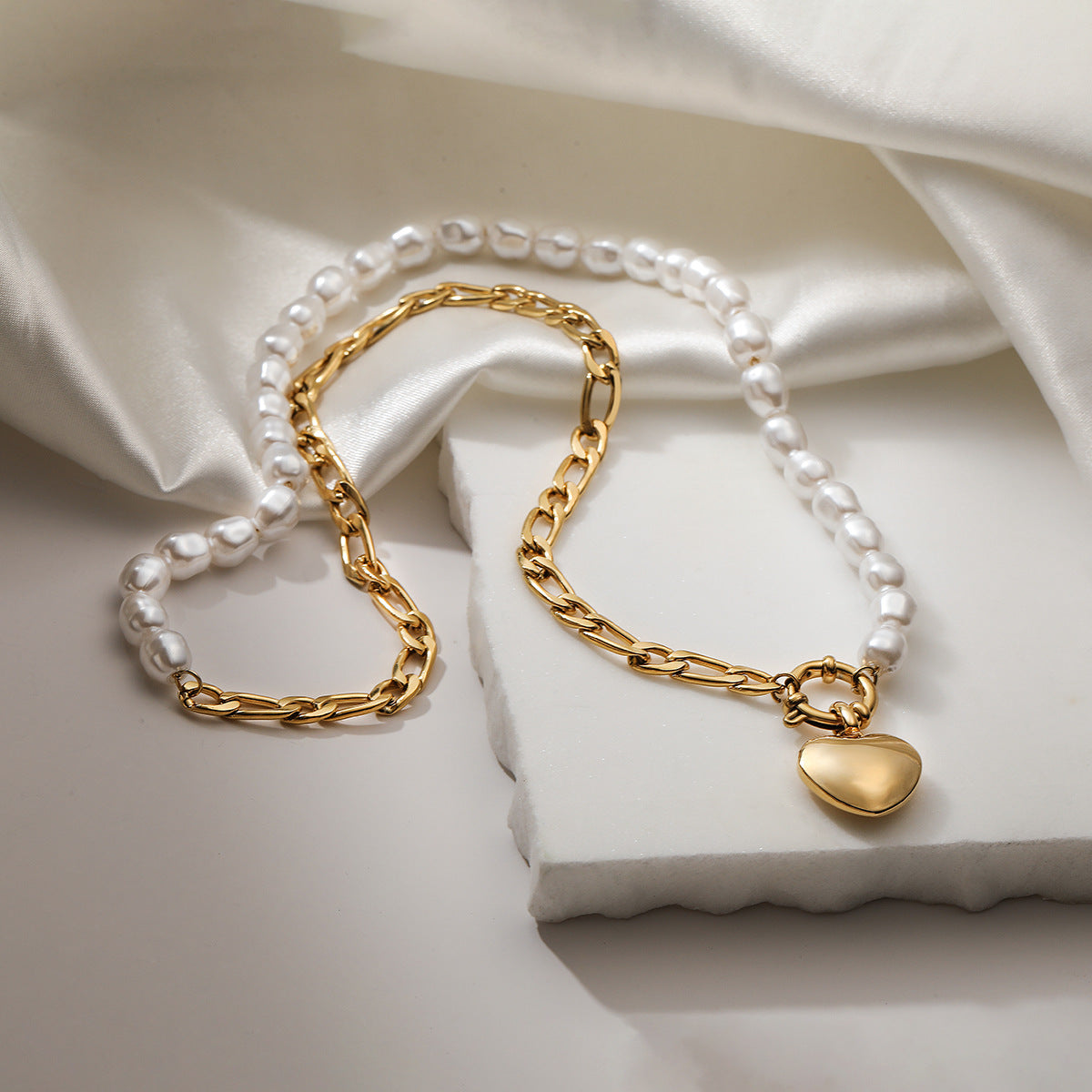 Collana da Donna Minimalista con Perle in Acciaio Inossidabile Placcato Oro 18K a Forma di Cuore
