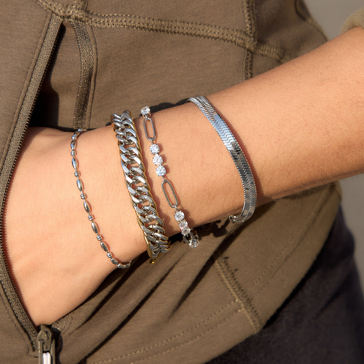 Pulsera de cadena cubana de acero inoxidable chapada con diseño geométrico para mujer