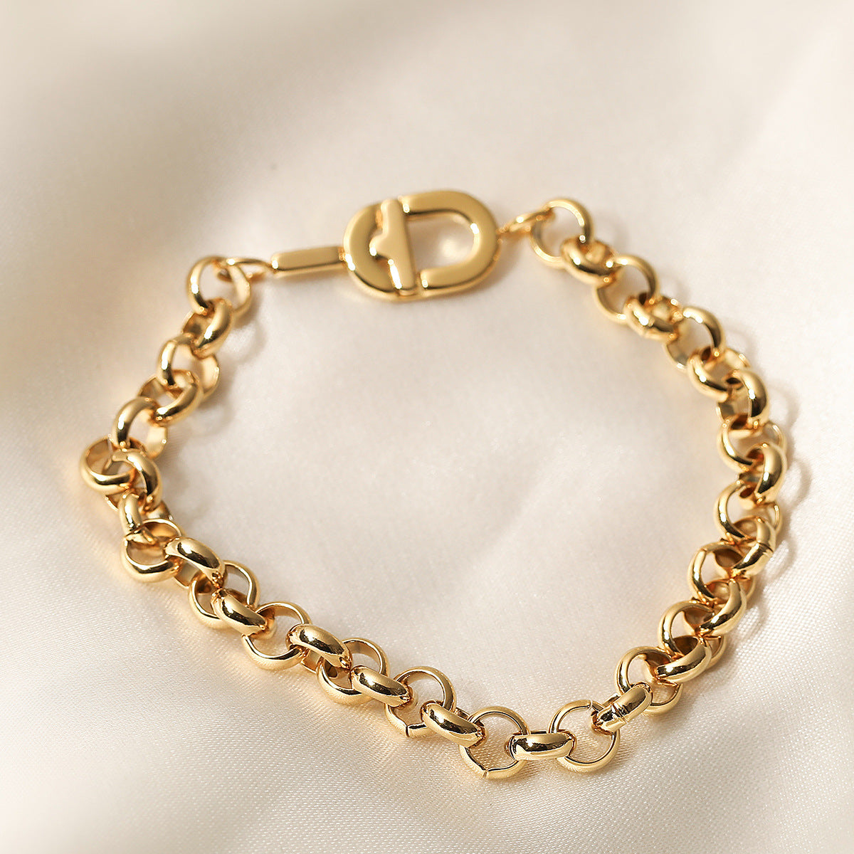 Bracciale da donna in acciaio inossidabile placcato oro 18 carati con forma irregolare minimalista