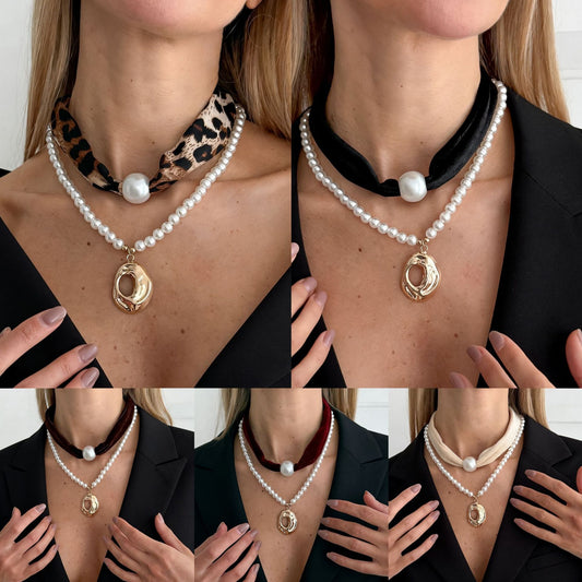 Collana da donna vintage con stampa leopardata in metallo liquido geometrica, perle finte e lega placcata in velluto