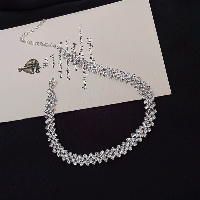 Collana con pendente a cuore a goccia in stile lusso con intarsio in strass in acciaio al titanio su catena in rame da donna
