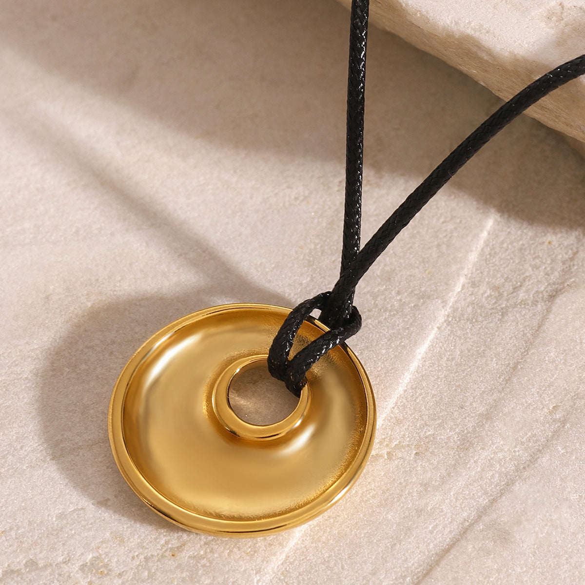Minimalist Geometric Round Hollow Polished Stainless Steel Pendant Necklace for Women with Titanium Steel Pendant