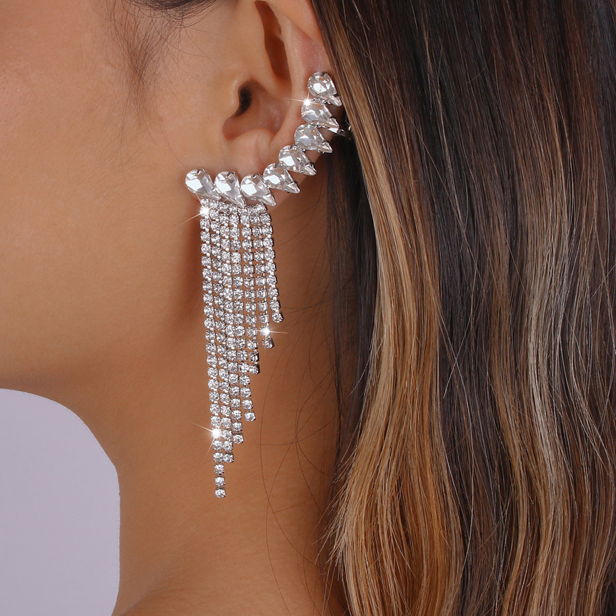 Pendientes colgantes geométricos de diamantes de imitación con cadena de garra y postes de acero inoxidable chapado para mujer