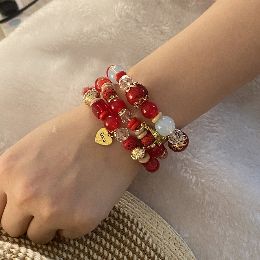 Fashion Heart-Shaped Acrylic Beaded Bracelet for Women with Handmade Craftsmanship