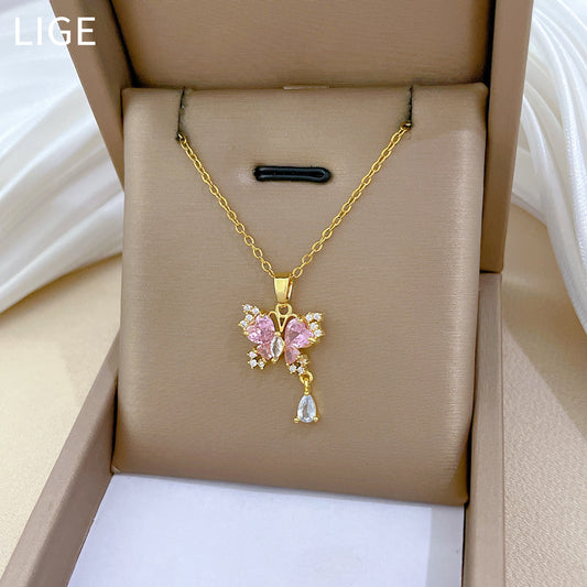 Collar de acero de titanio con forma de mariposa rosa y incrustaciones de diamantes de imitación para mujer, delicada cadena de clavícula con motivo de luna geométrica y natural