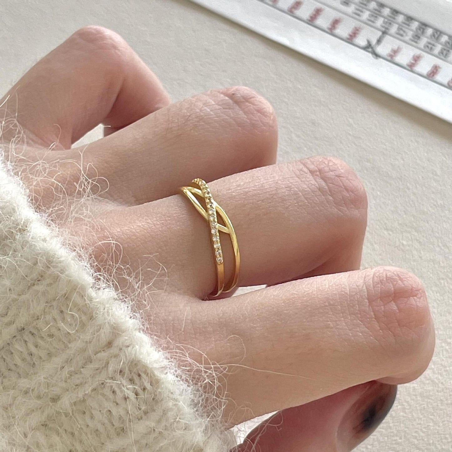Anillo Minimalista de Plata de Ley 925 con Forma de Corazón y Detalles de Circonita para Mujer