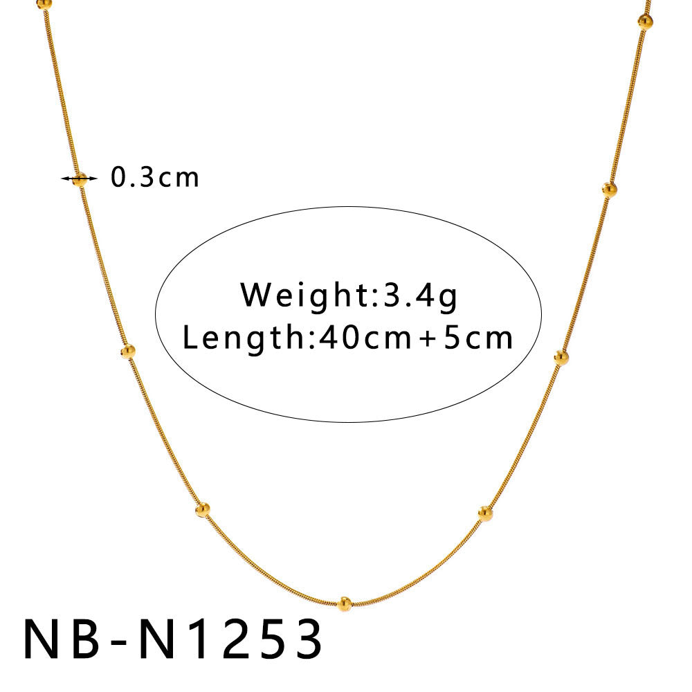 Collana con pendente geometrico minimalista da donna con design a intaglio, catena in acciaio inossidabile e finitura placcata sottovuoto in oro 18 carati