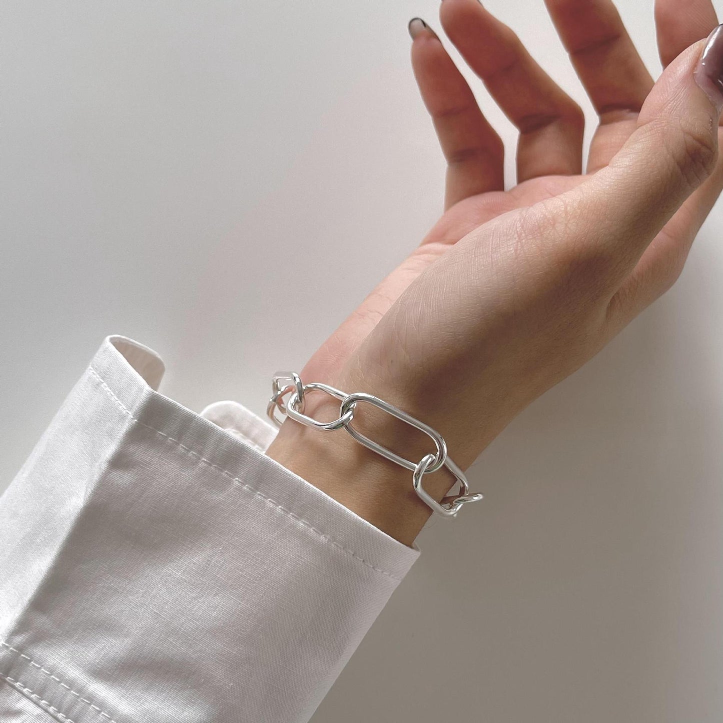Bracciale geometrico rotondo minimalista in Argento Sterling 925 da donna